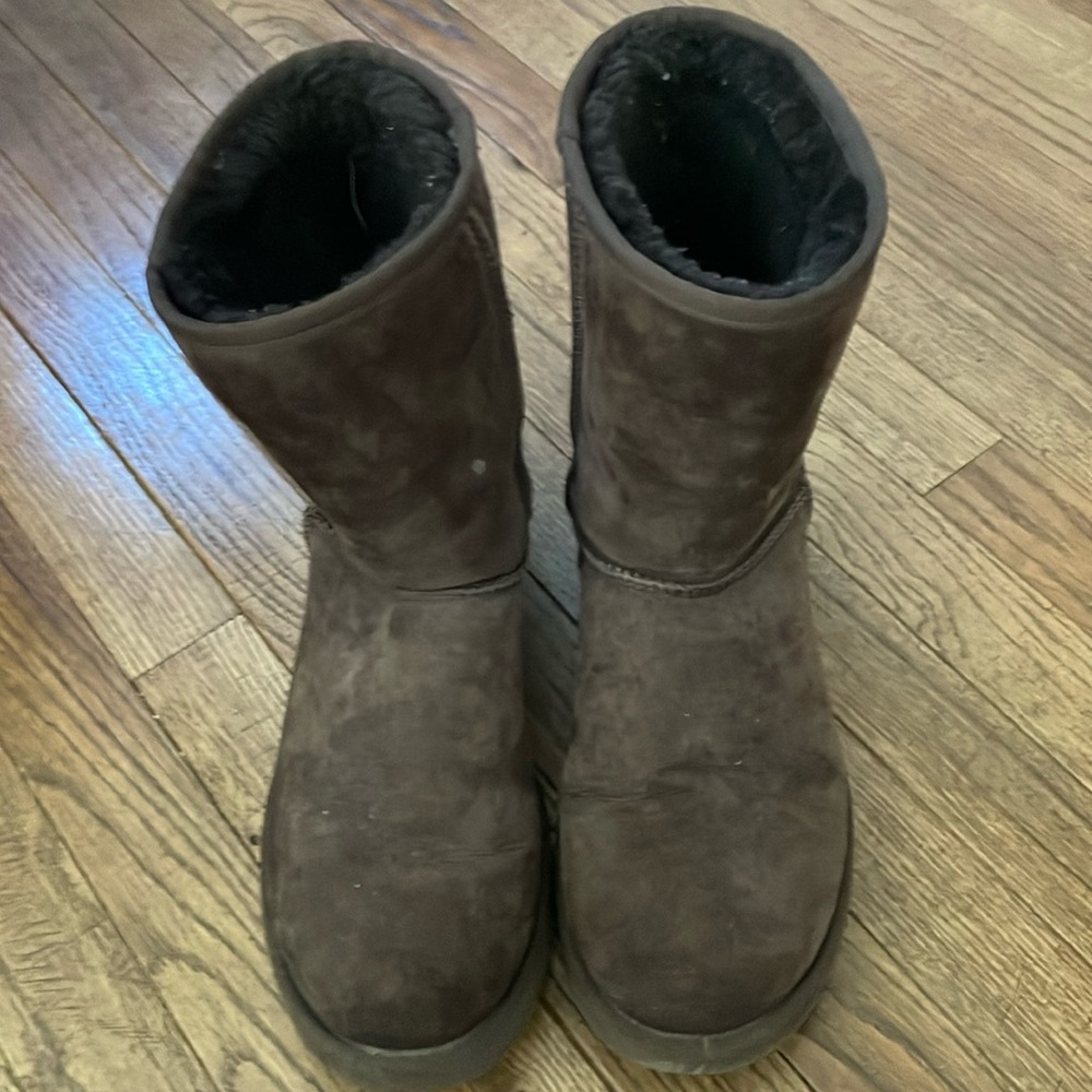 Ugg classic short boot in brown size 11 women
